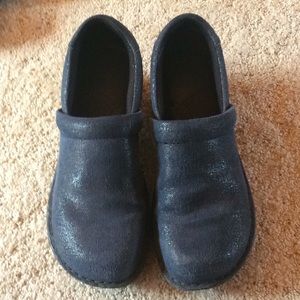 Ladies sparkle denim blue clogs sz 8.5 by BOC